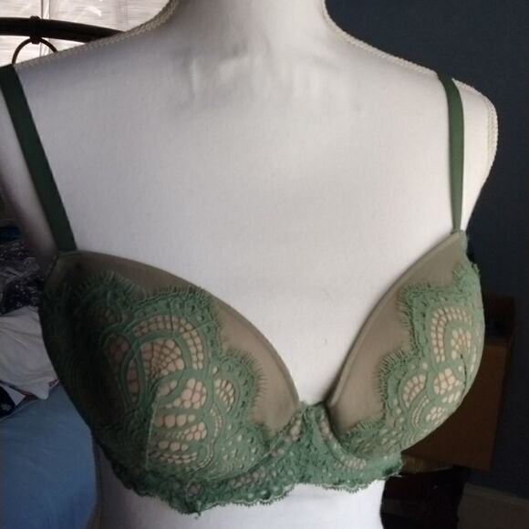 Victoria's Secret   - Picture 1 of 6